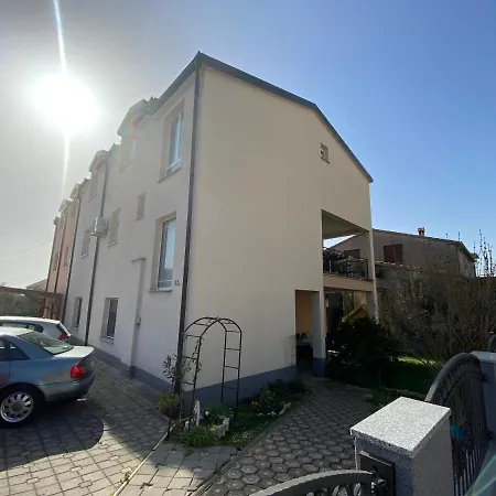 アパート Kristo ザダル