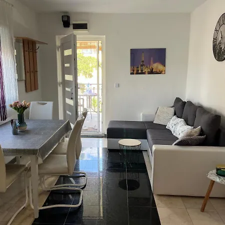 Kristo Apartment
