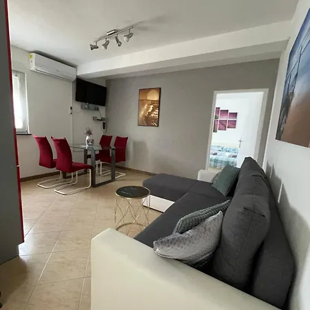 Kristo Apartment *